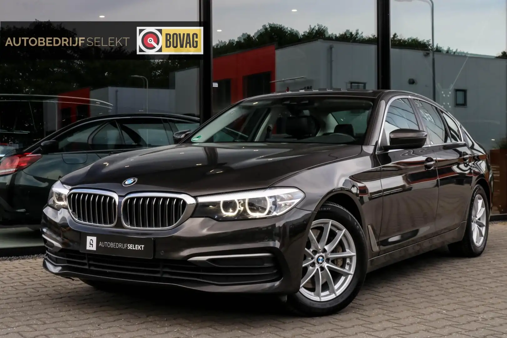 BMW 530 5-serie 530i - SCHUIFDAK - TREKHAAK - LED - DEALER Brun - 1