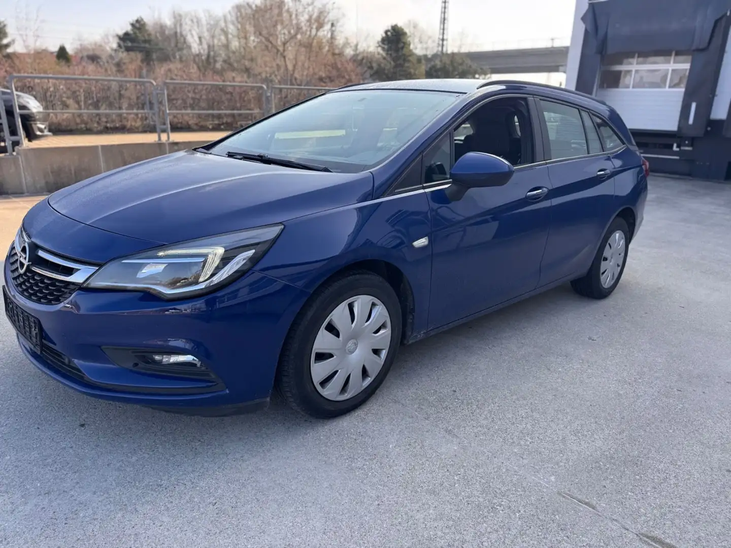 Opel Astra K Sports Tourer 1,6CDTI Business PDC Bleu - 1