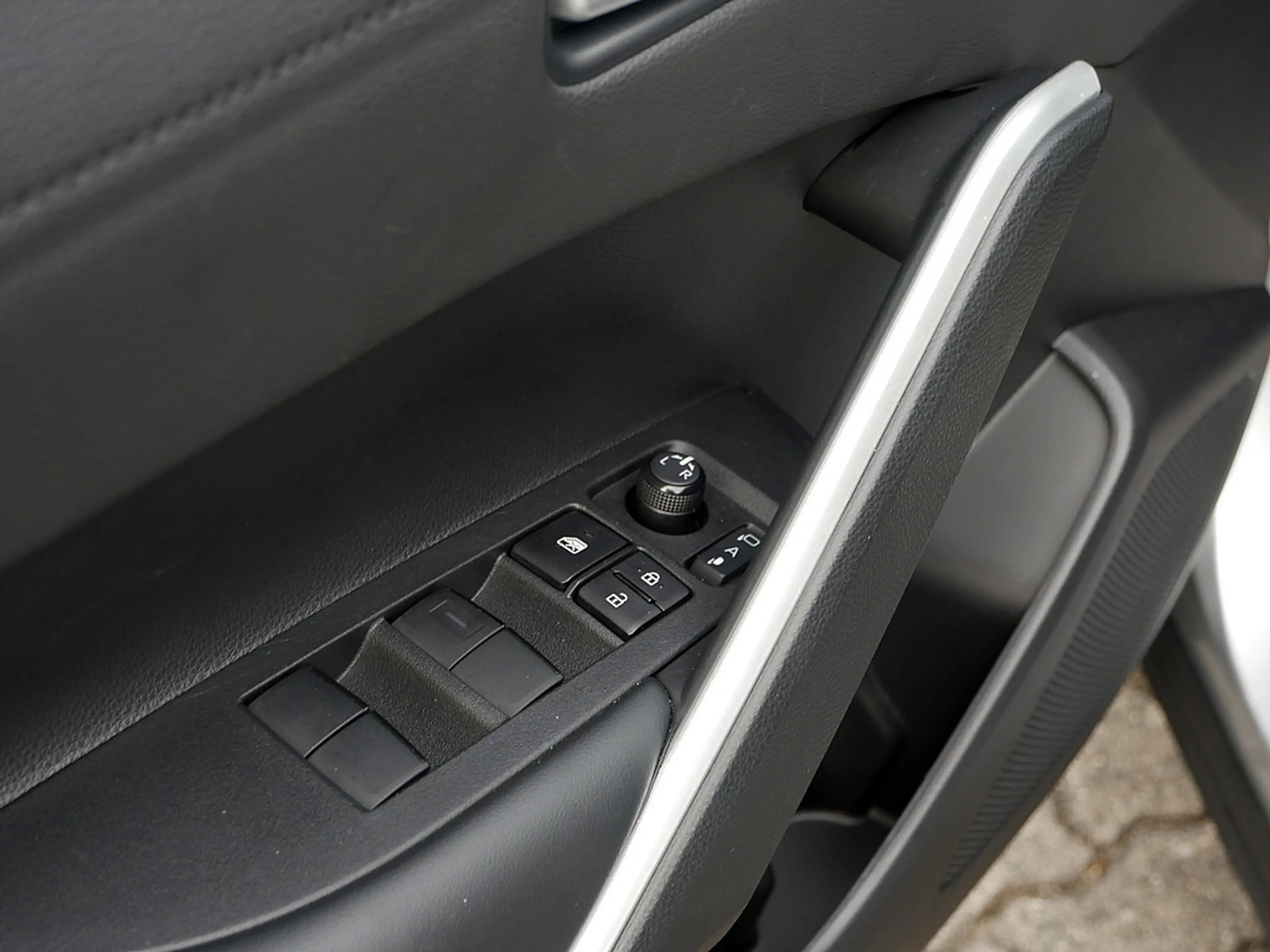 Toyota Corolla Cross 2.0 Hybrid Teamplayer ACC LED — photo 15