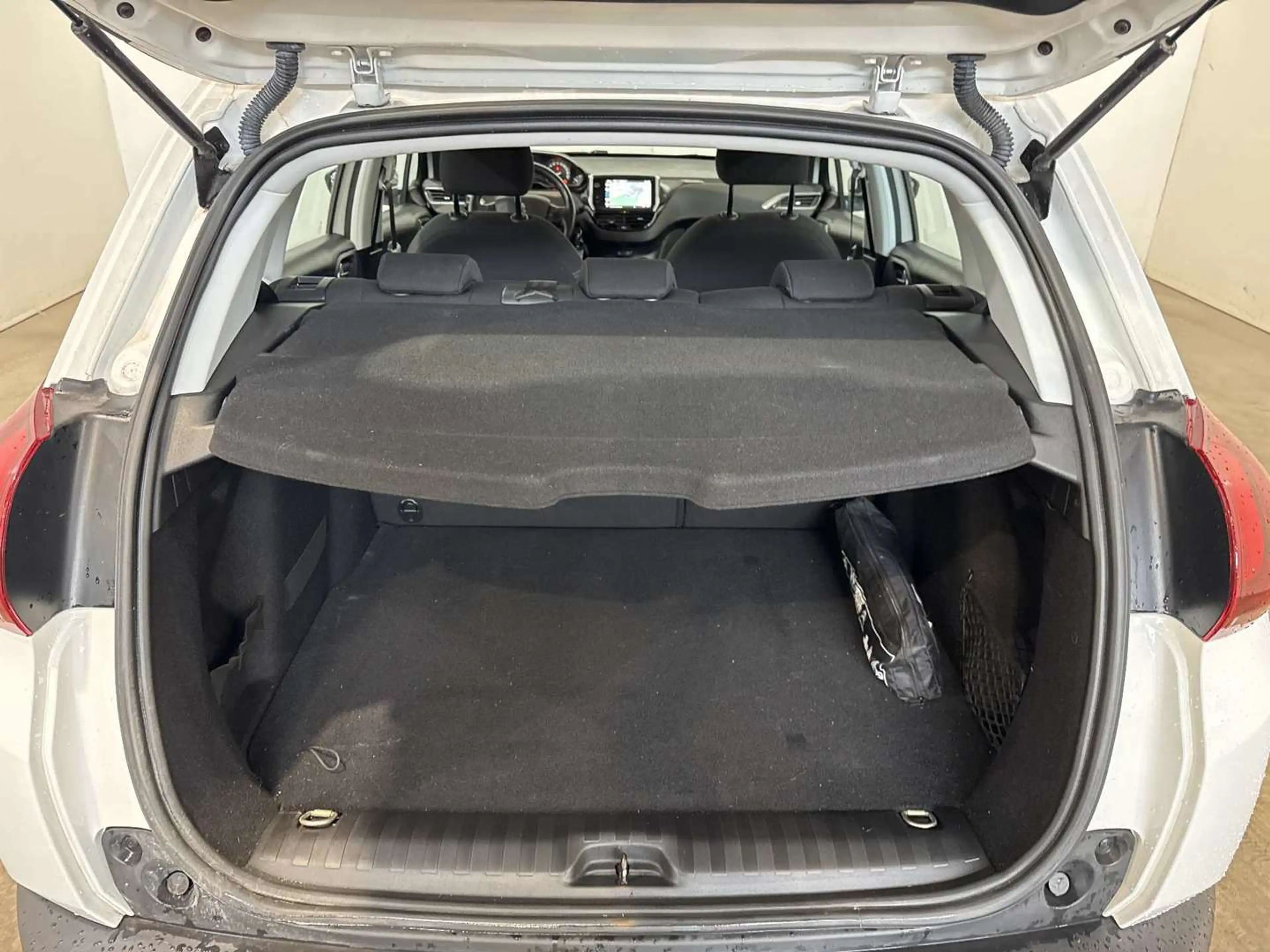 Peugeot 2008 Active *Navi-Klima-PDC* — photo 21