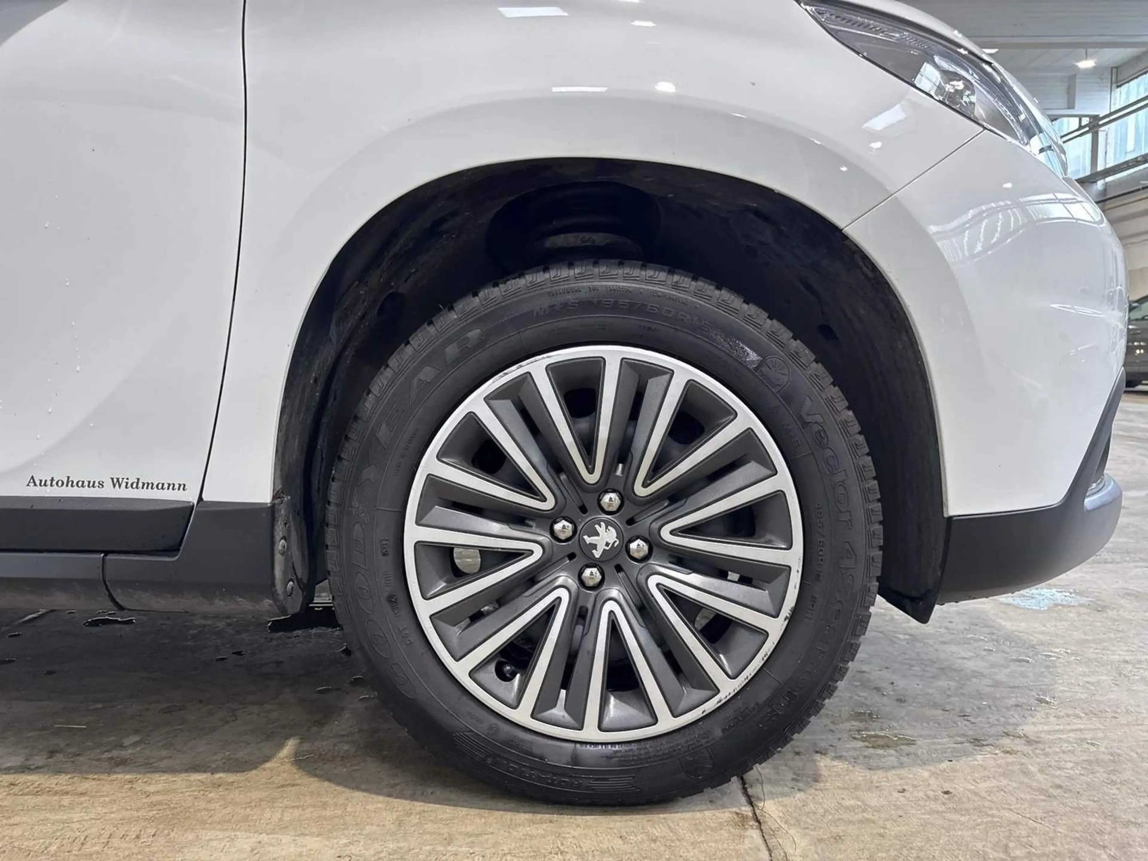 Peugeot 2008 Active *Navi-Klima-PDC* — photo 18