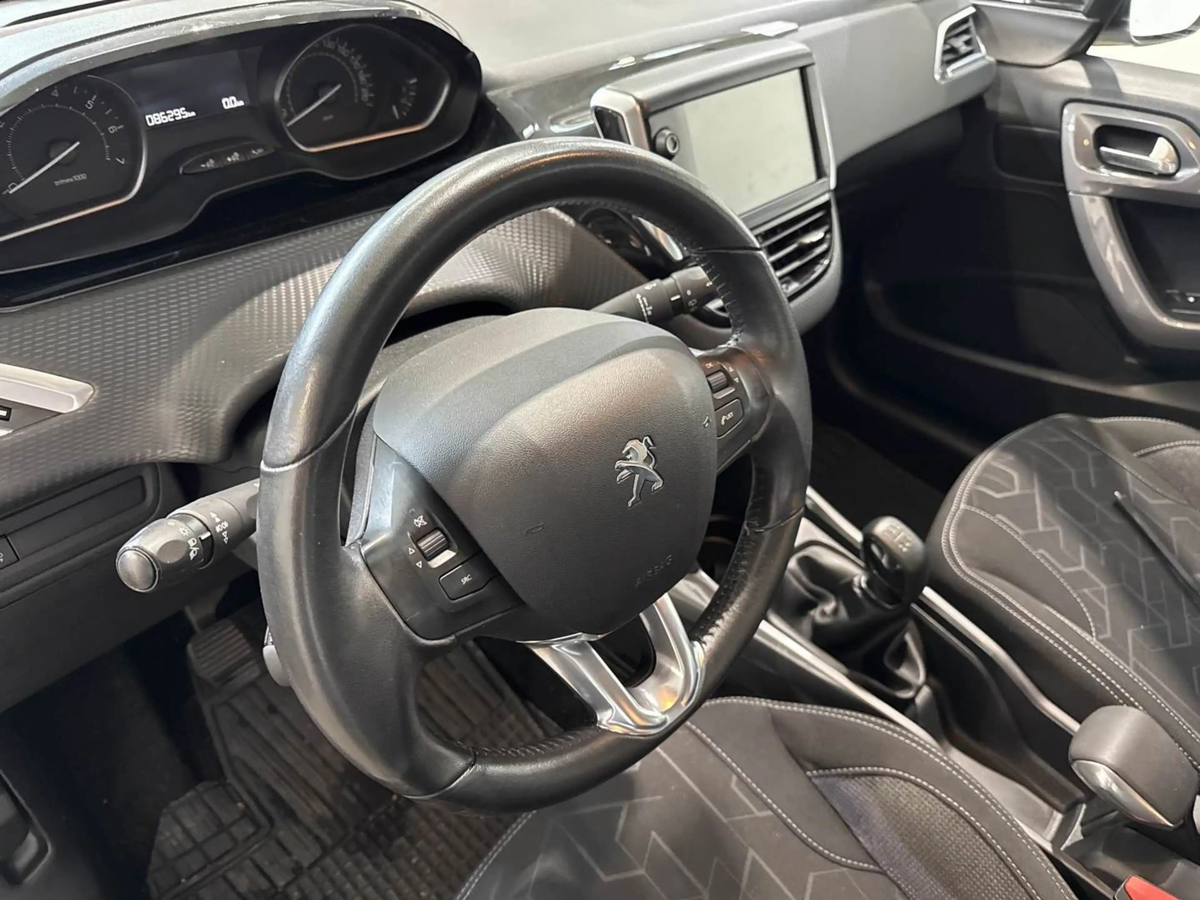 Peugeot 2008 Active *Navi-Klima-PDC* — photo 17