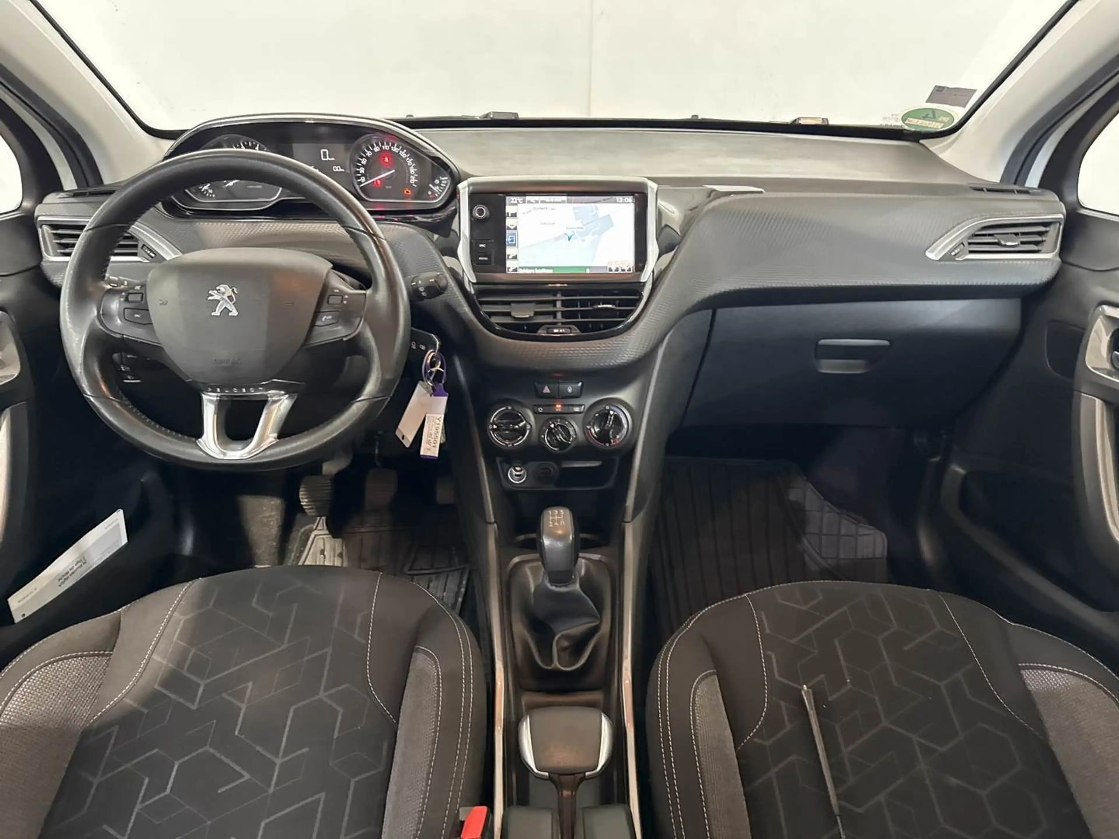 Peugeot 2008 Active *Navi-Klima-PDC* — photo 10