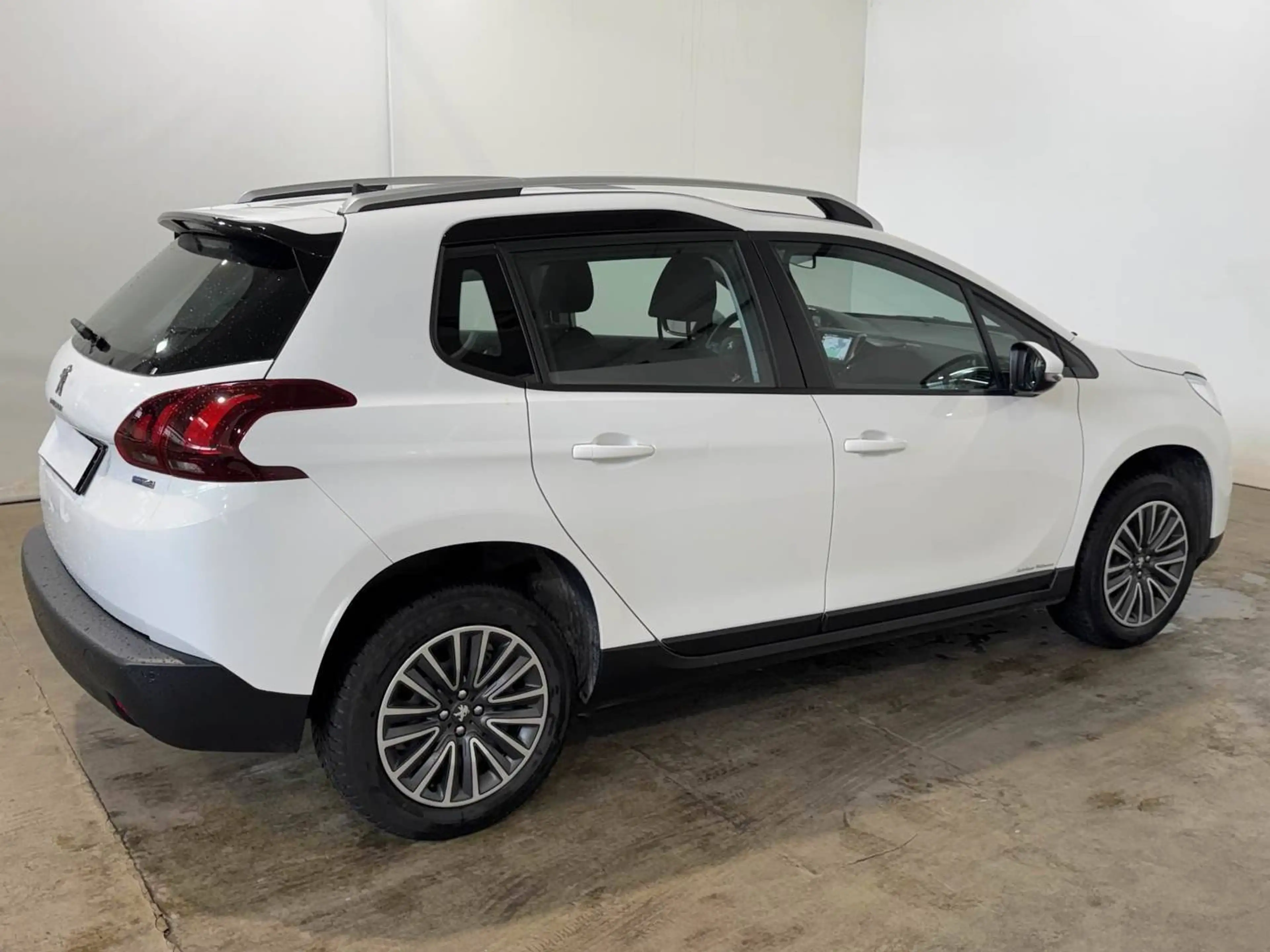 Peugeot 2008 Active *Navi-Klima-PDC* — photo 6