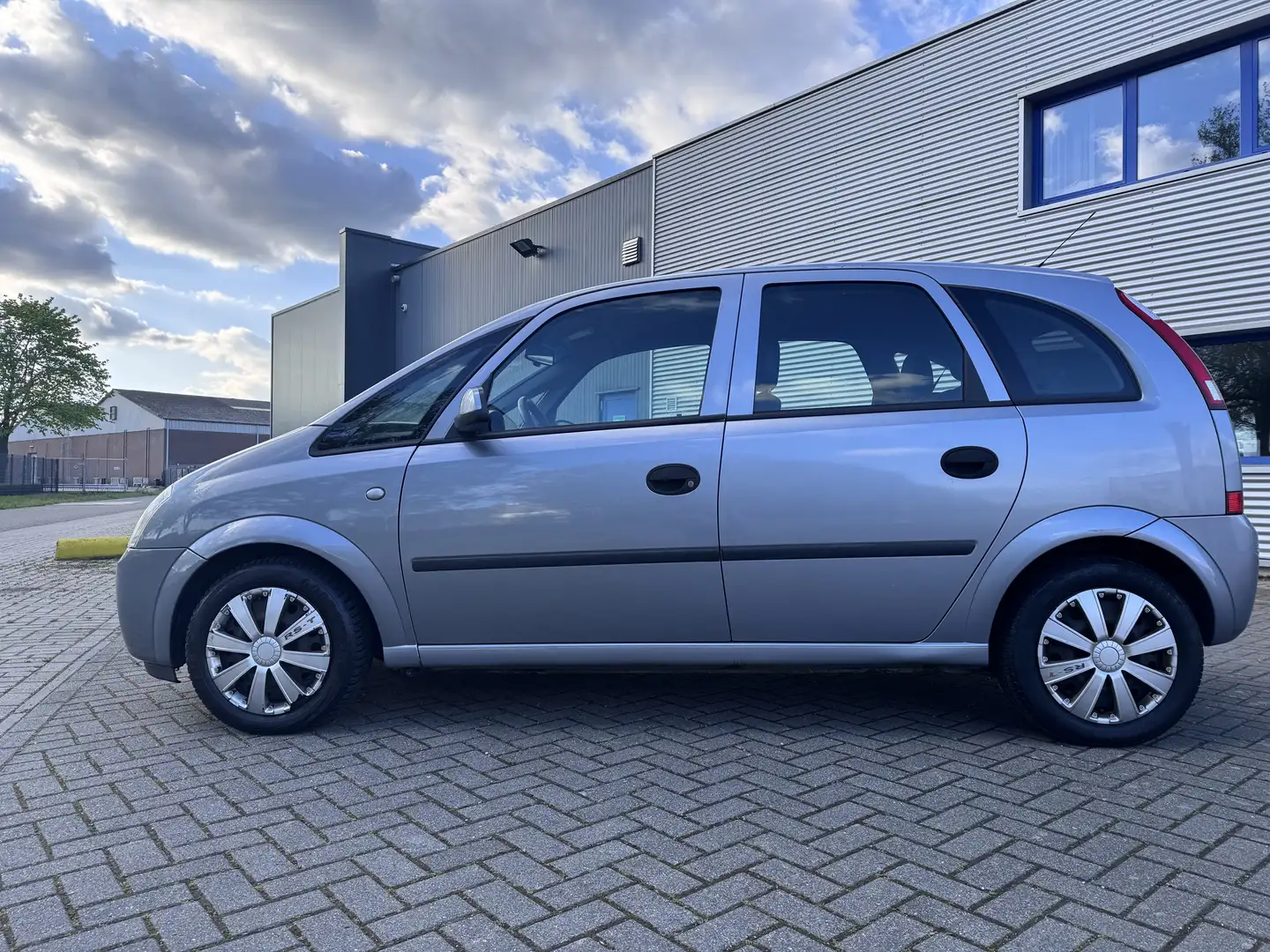 Opel Meriva 1.6-16V Enjoy Grijs - 2