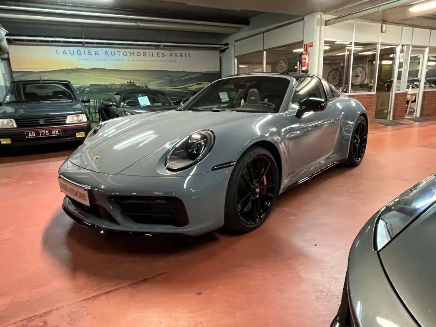 Porsche 911 992 TARGA 3.0 480 4 GTS PDK Šedá - 2