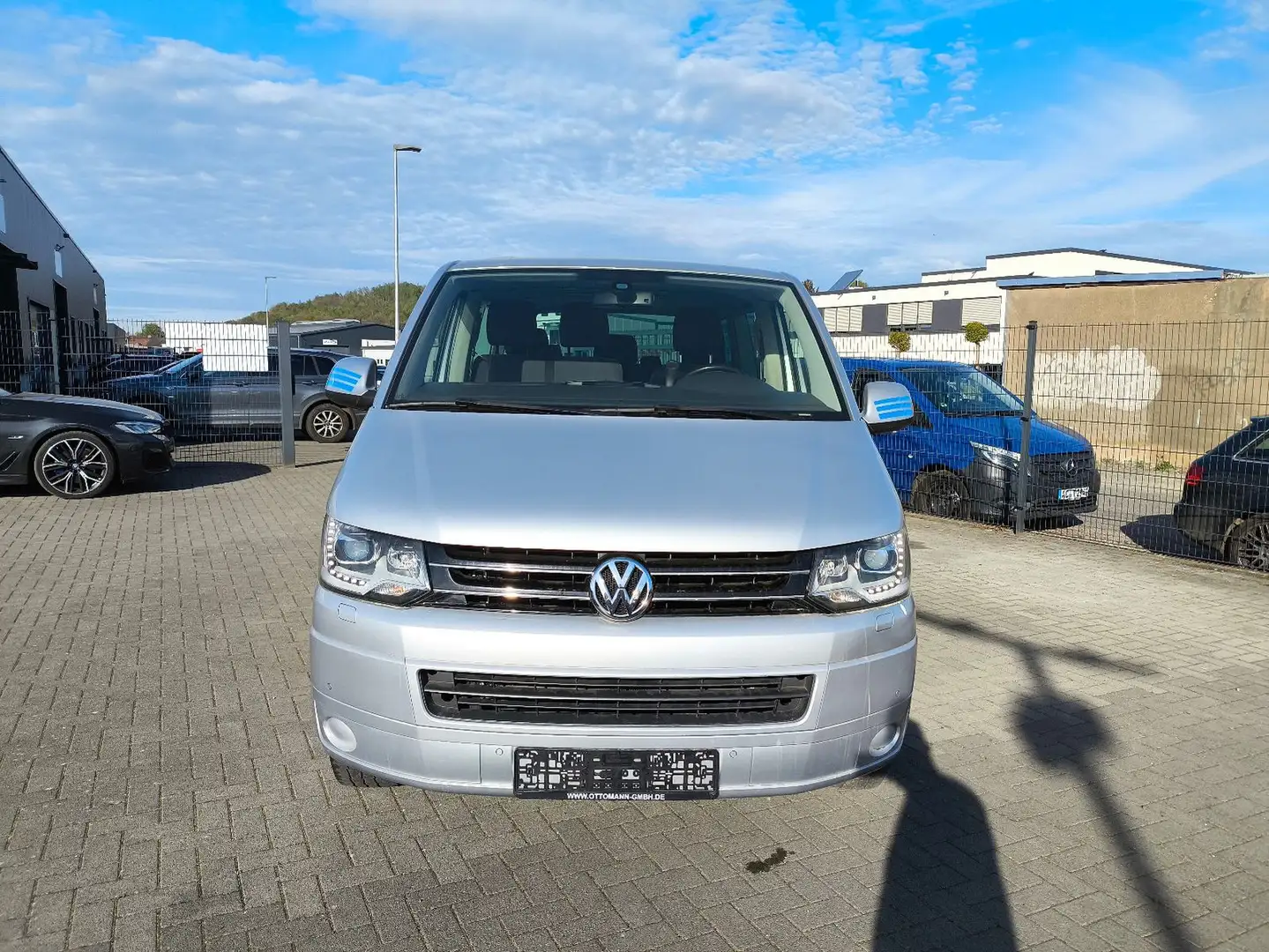 Volkswagen T5 Caravelle T5 CARAVELLE LANG,3HD,9 SITZE,XENON,NAVI,PDC Argent - 2