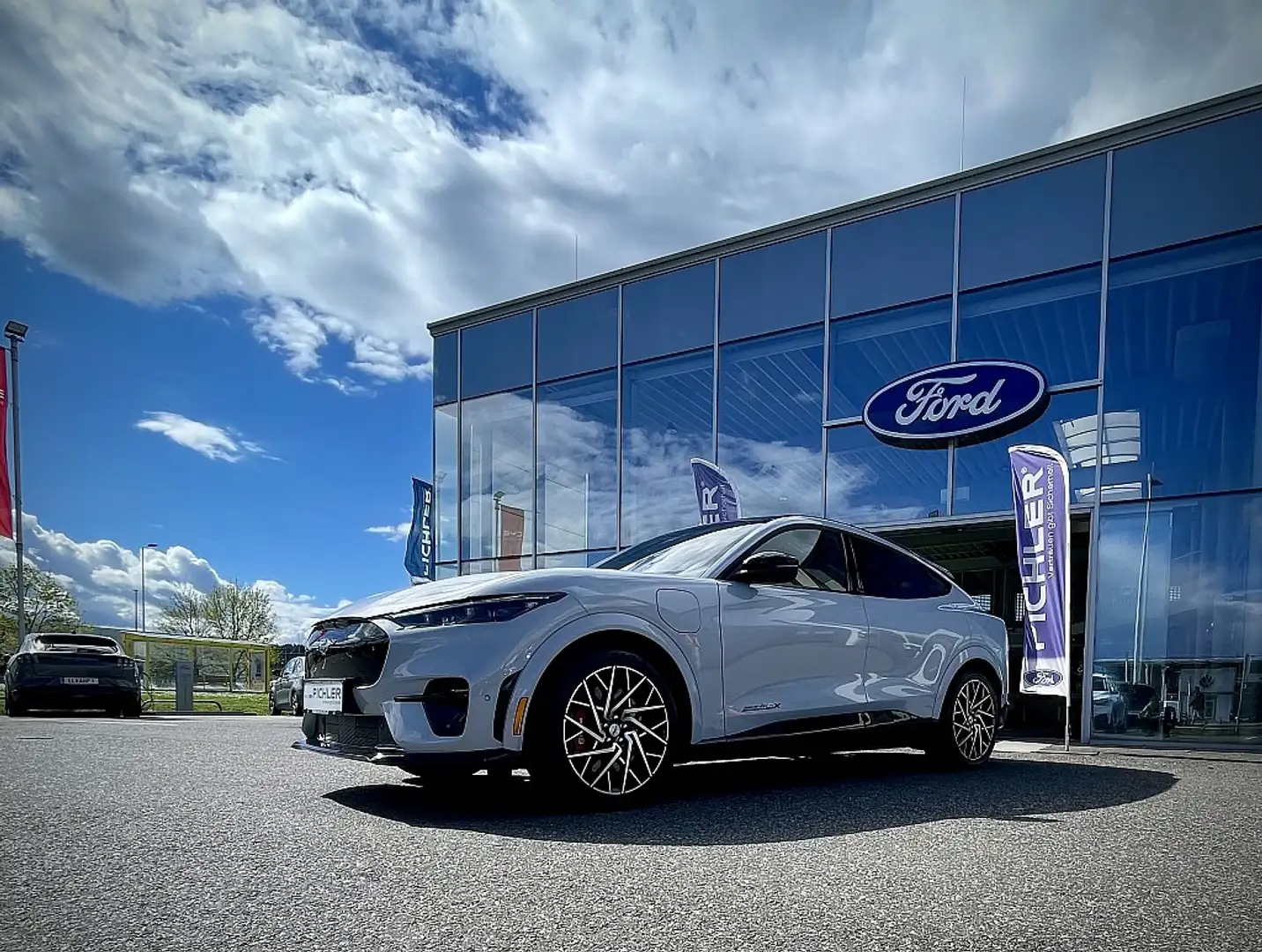Ford Mustang Mach-E GT AWD 487PS Vorführwagen AKTION Weiß - 2