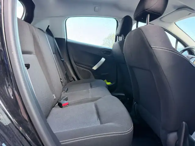Peugeot 208 view 10