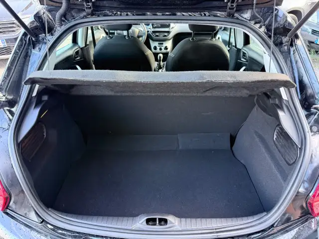Peugeot 208 view 12