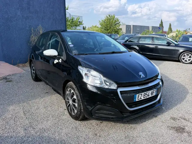 Peugeot 208 view 4