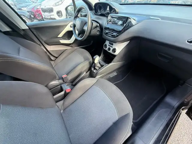 Peugeot 208 view 8