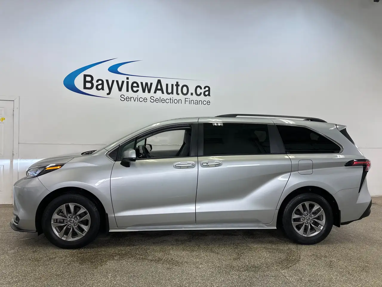 Toyota Sienna снимка Toyota Sienna