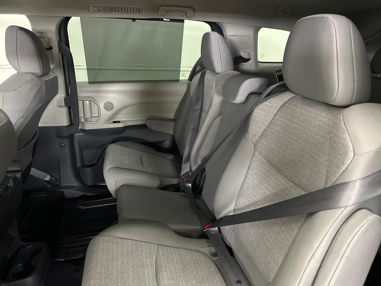 Toyota Sienna снимка Toyota Sienna