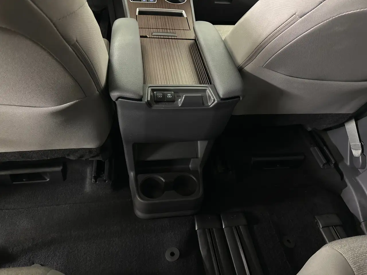 Toyota Sienna снимка Toyota Sienna