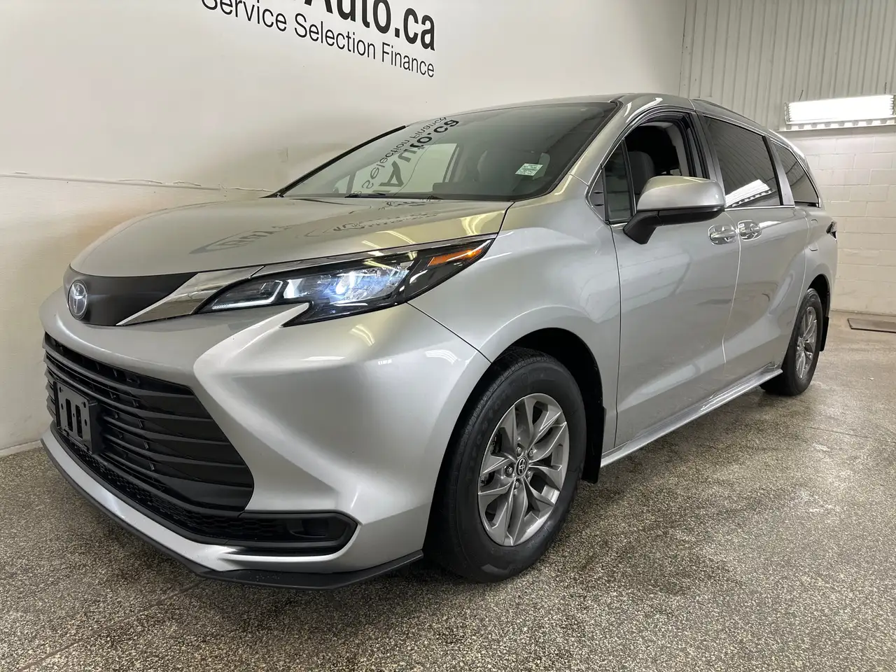 Toyota Sienna снимка Toyota Sienna