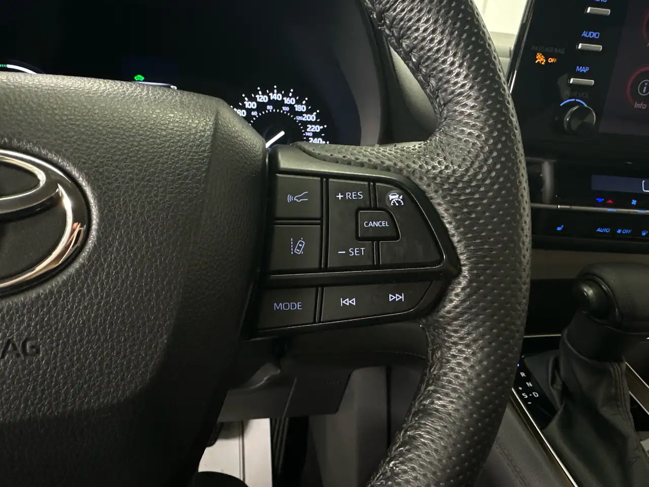 Toyota Sienna снимка Toyota Sienna