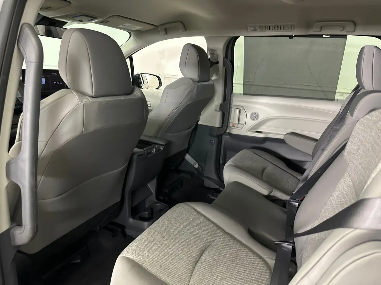 Toyota Sienna снимка Toyota Sienna
