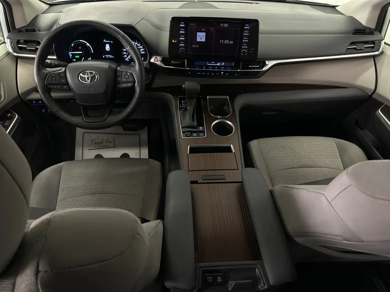 Toyota Sienna снимка Toyota Sienna