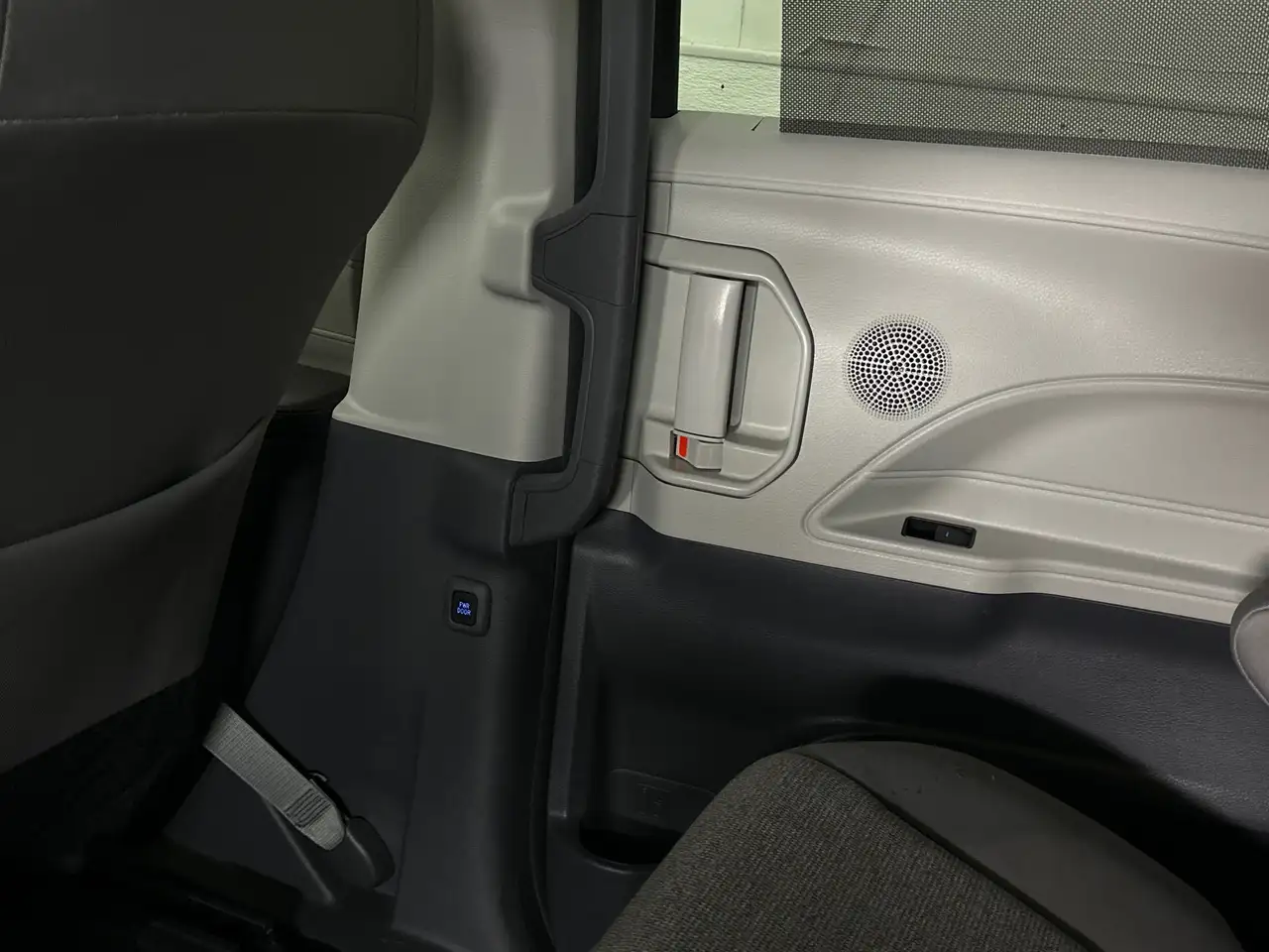 Toyota Sienna снимка Toyota Sienna