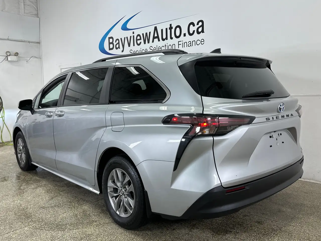 Toyota Sienna снимка Toyota Sienna