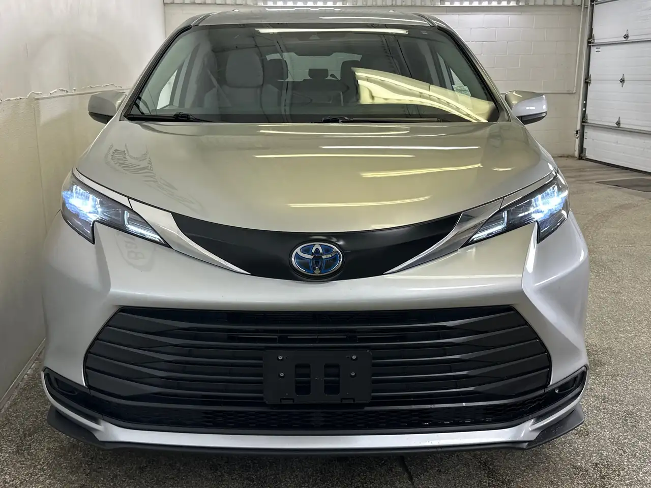 Toyota Sienna снимка Toyota Sienna