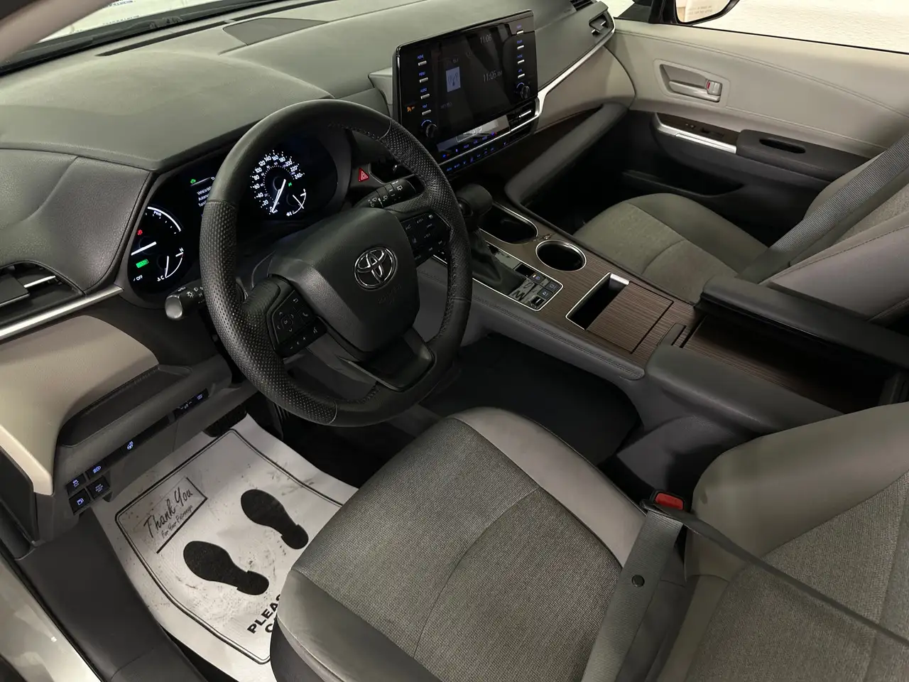 Toyota Sienna снимка Toyota Sienna