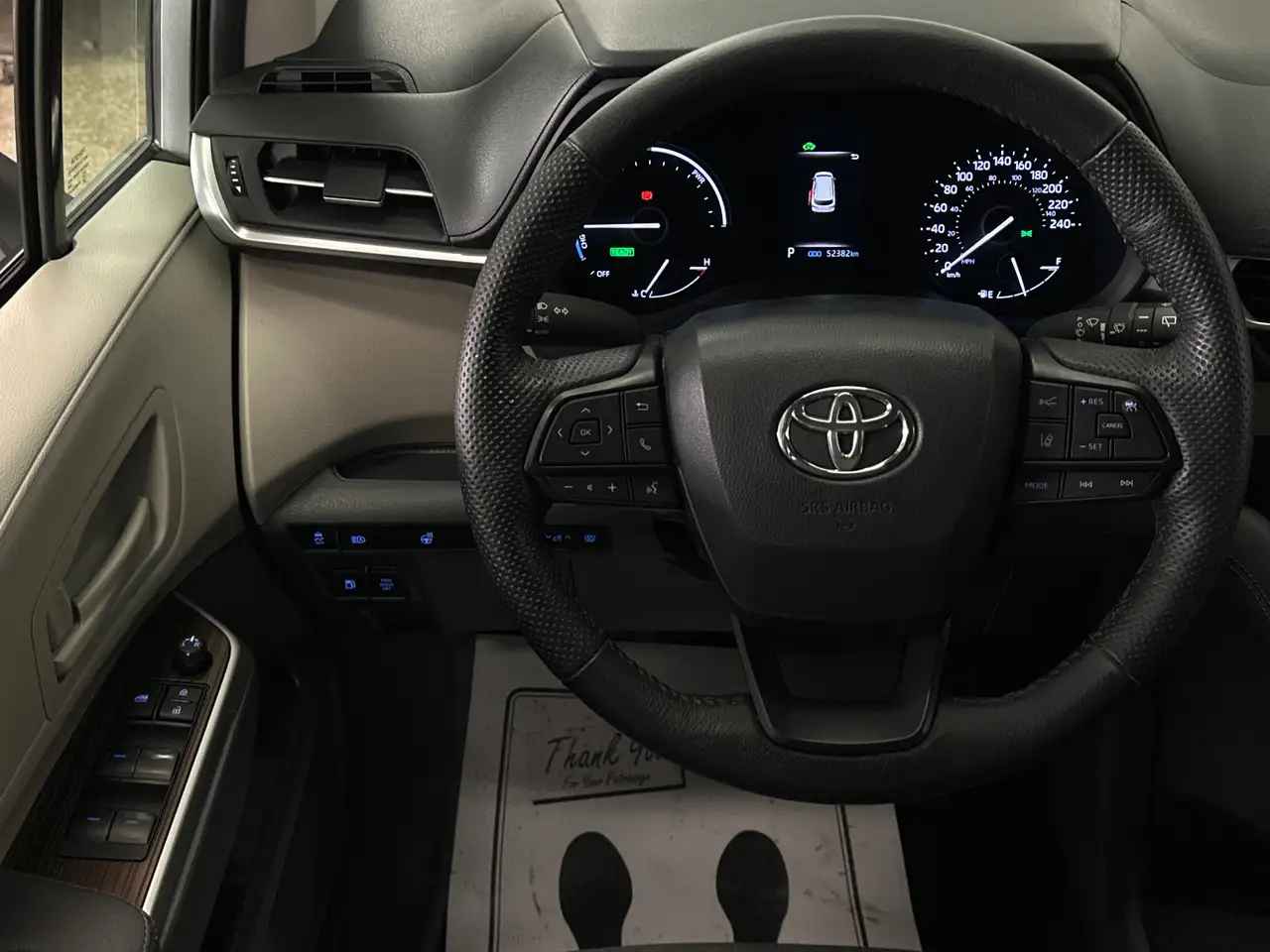 Toyota Sienna снимка Toyota Sienna