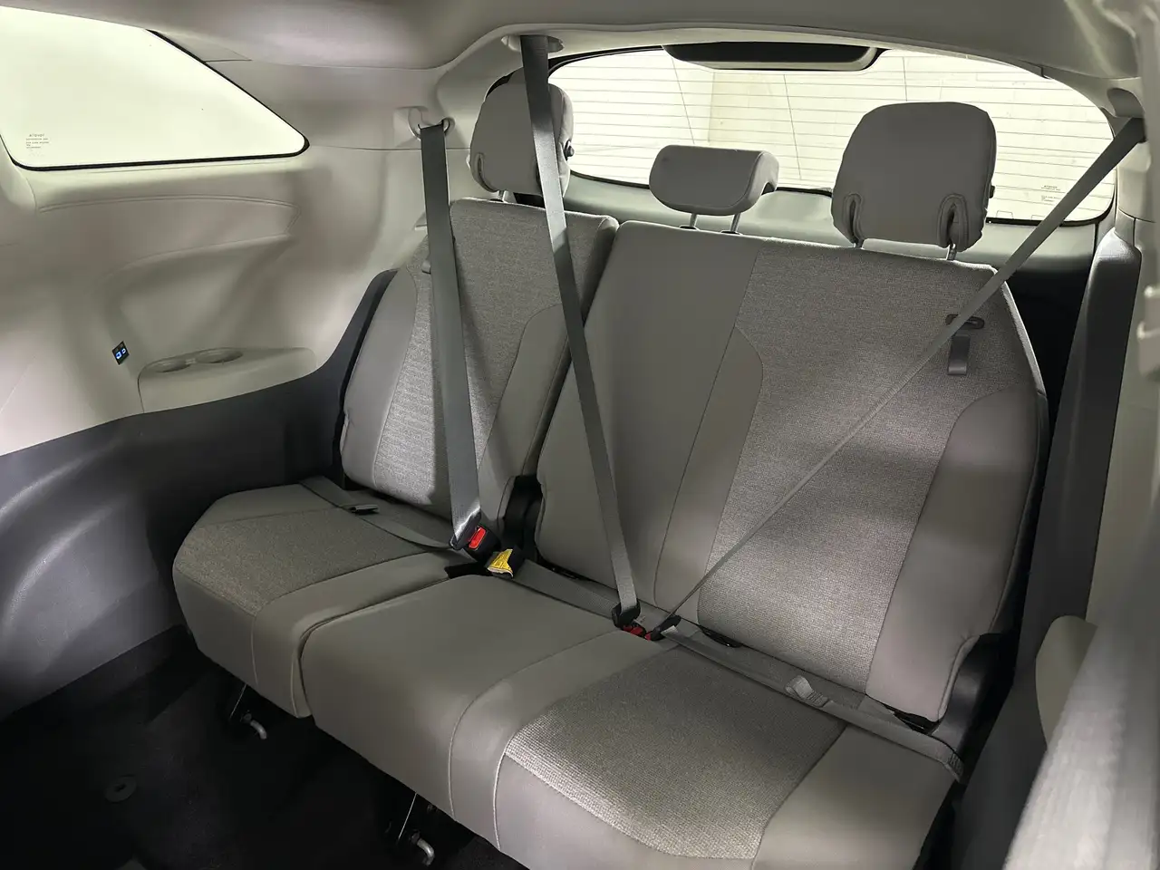 Toyota Sienna снимка Toyota Sienna