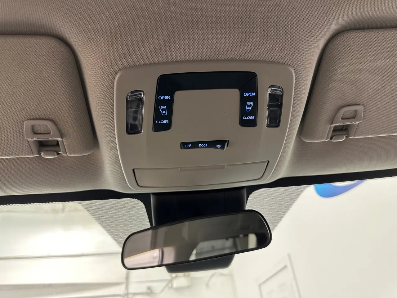Toyota Sienna снимка Toyota Sienna