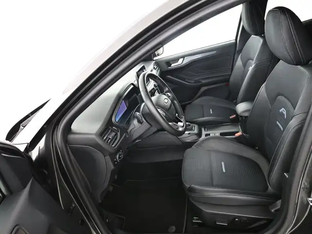 Ford Focus view 8