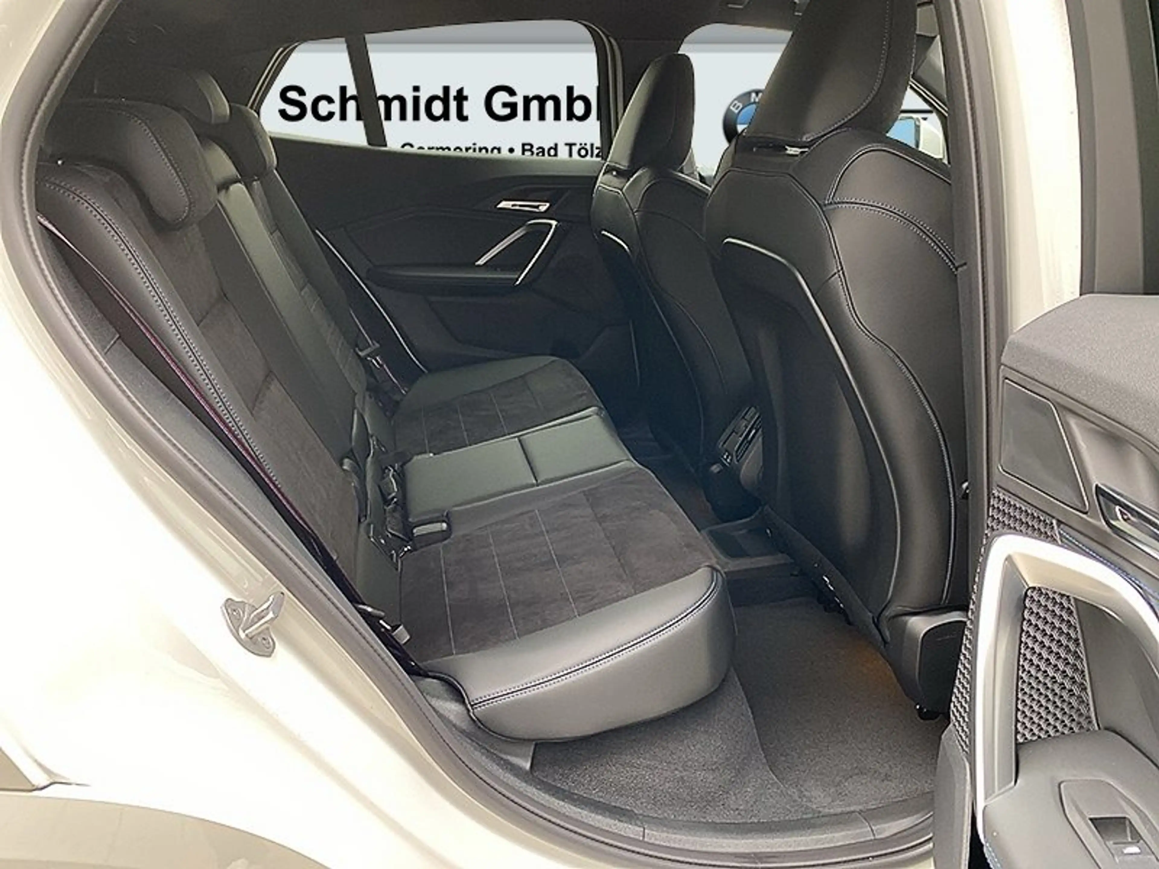 BMW iX2 eDrive20 M Sportpaket Head-Up DAB LED RFK — photo 10