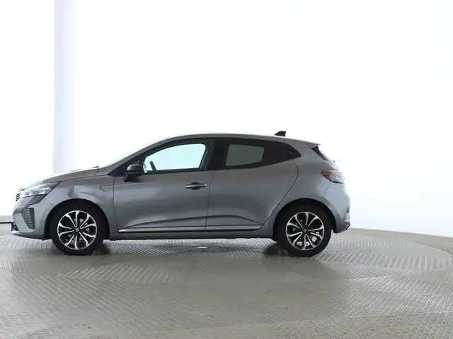 Renault Clio view 2