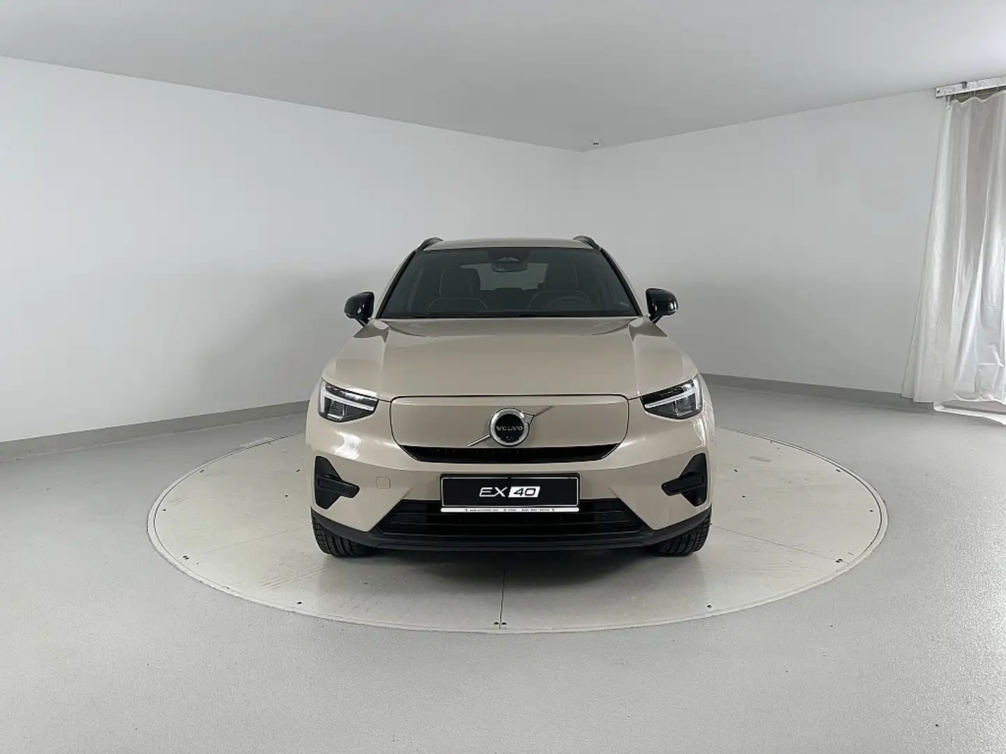 Volvo EX40 Single Motor Extended Range 82kWh Plus Dark Beige - 2