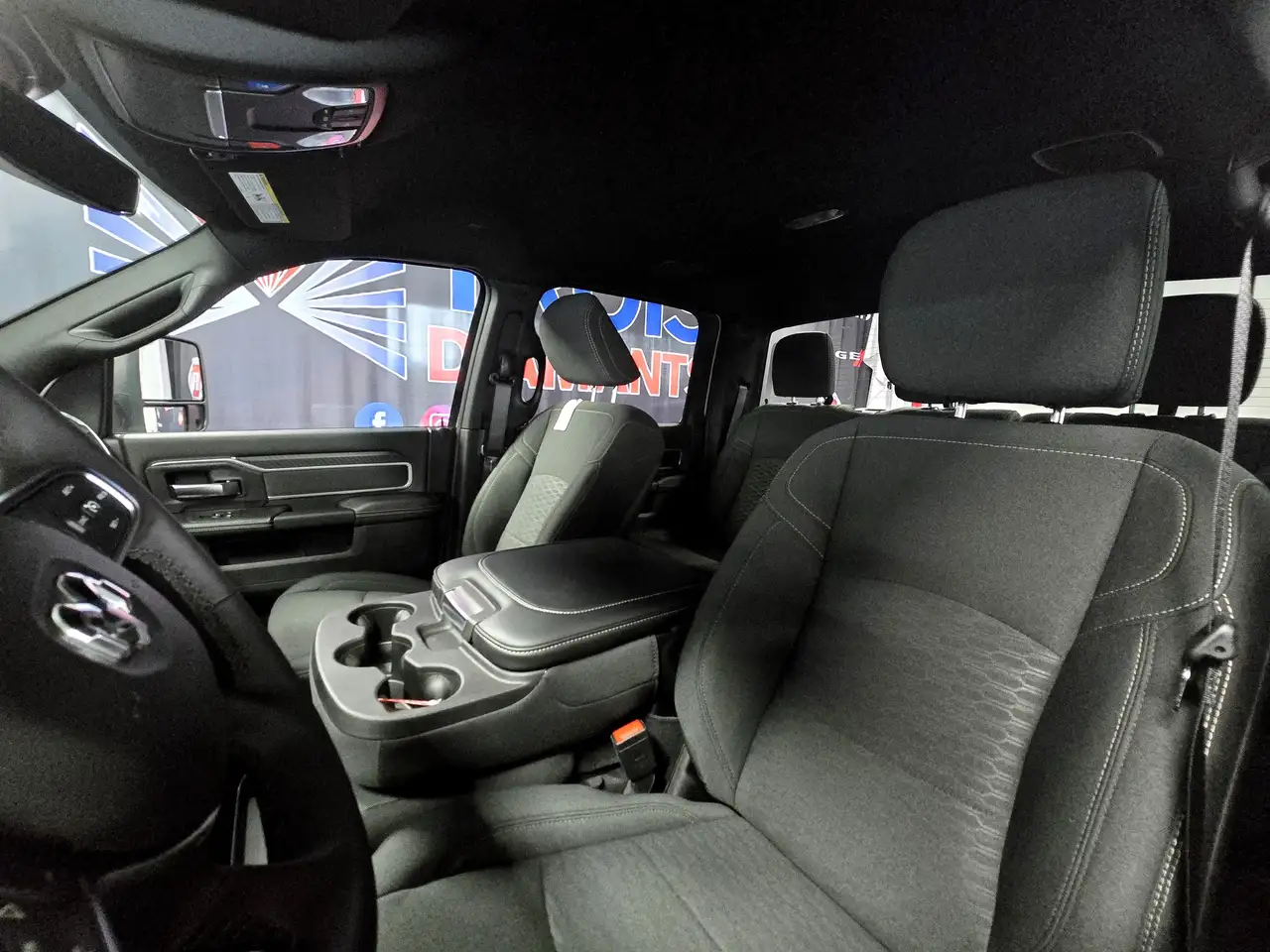 RAM 2500 снимка RAM 2500