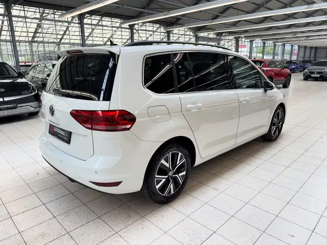 Volkswagen Touran view 5