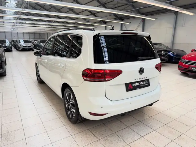 Volkswagen Touran view 4
