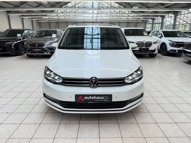 Volkswagen Touran view 2