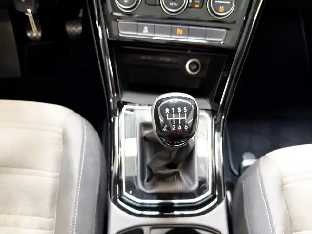 Volkswagen Touran view 13