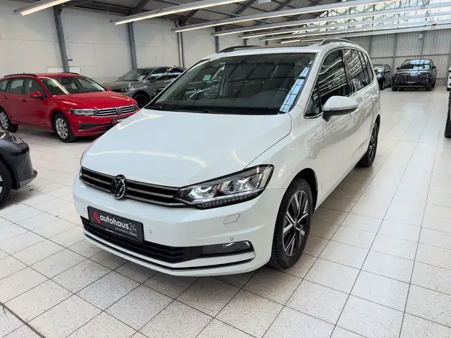 Volkswagen Touran view 3