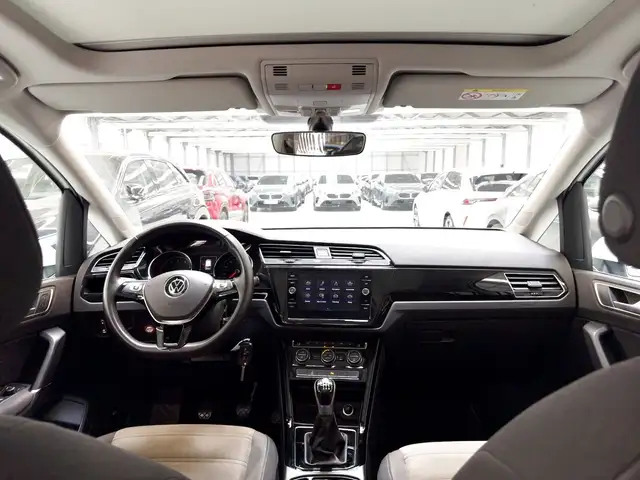 Volkswagen Touran view 9
