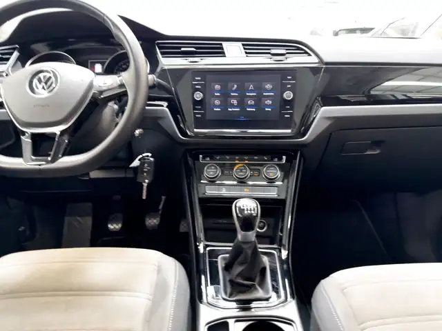 Volkswagen Touran view 11