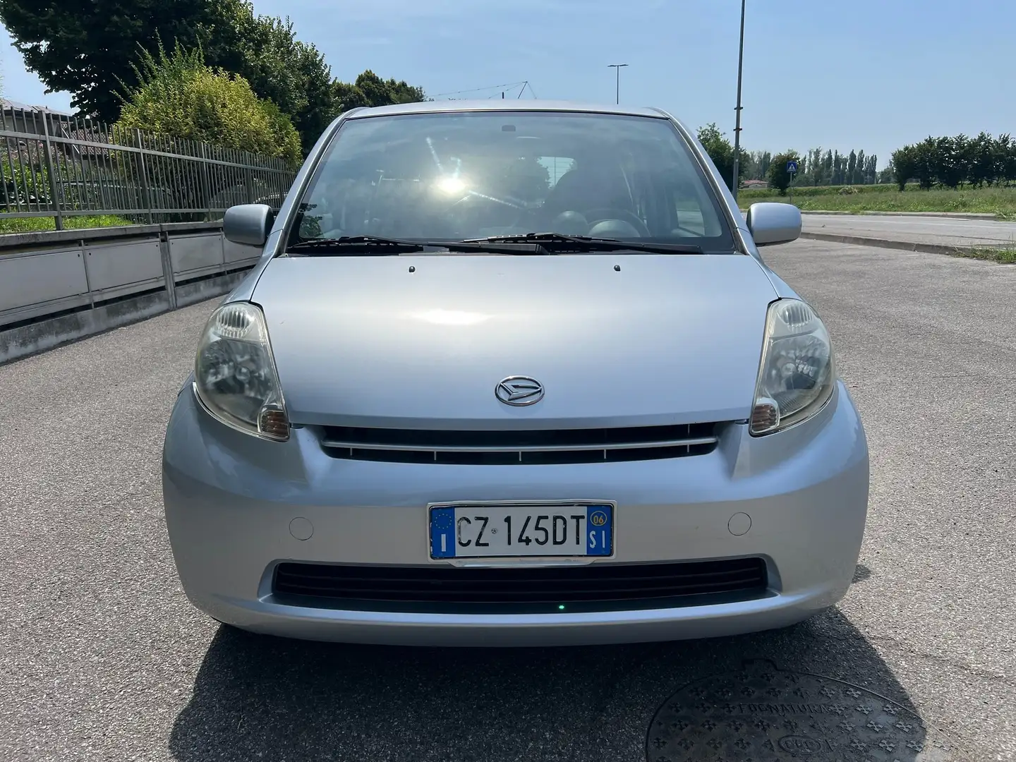 Daihatsu Sirion Sirion 1.3 adatta a neopatentati Argento - 2