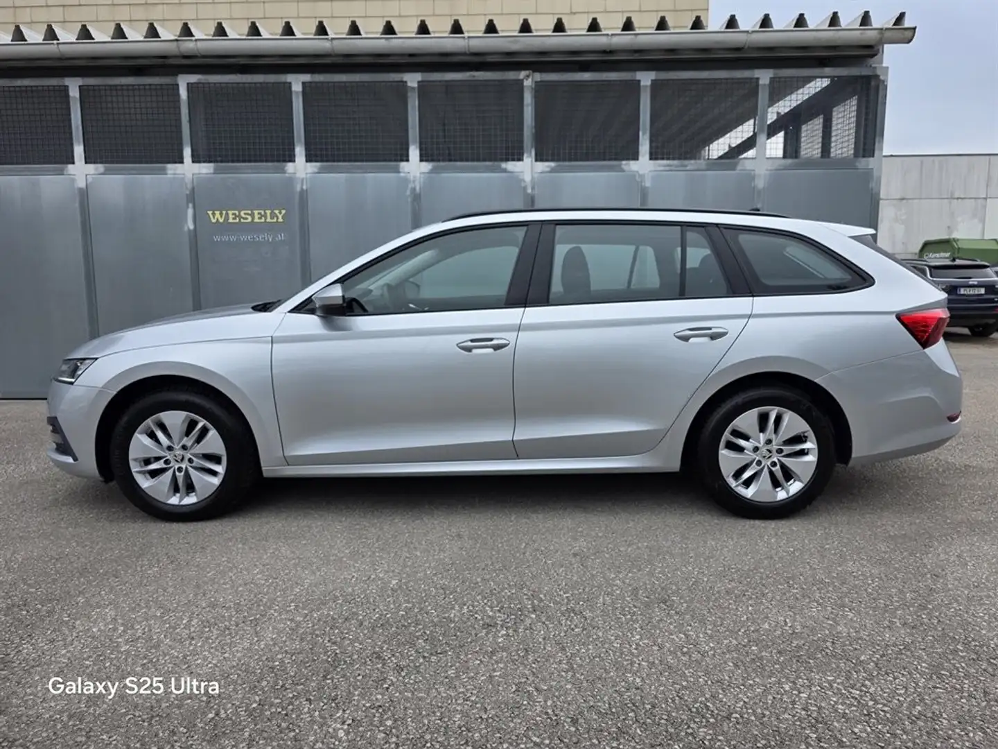 Skoda Octavia Combi 2,0 TDI Ambition Silber - 2