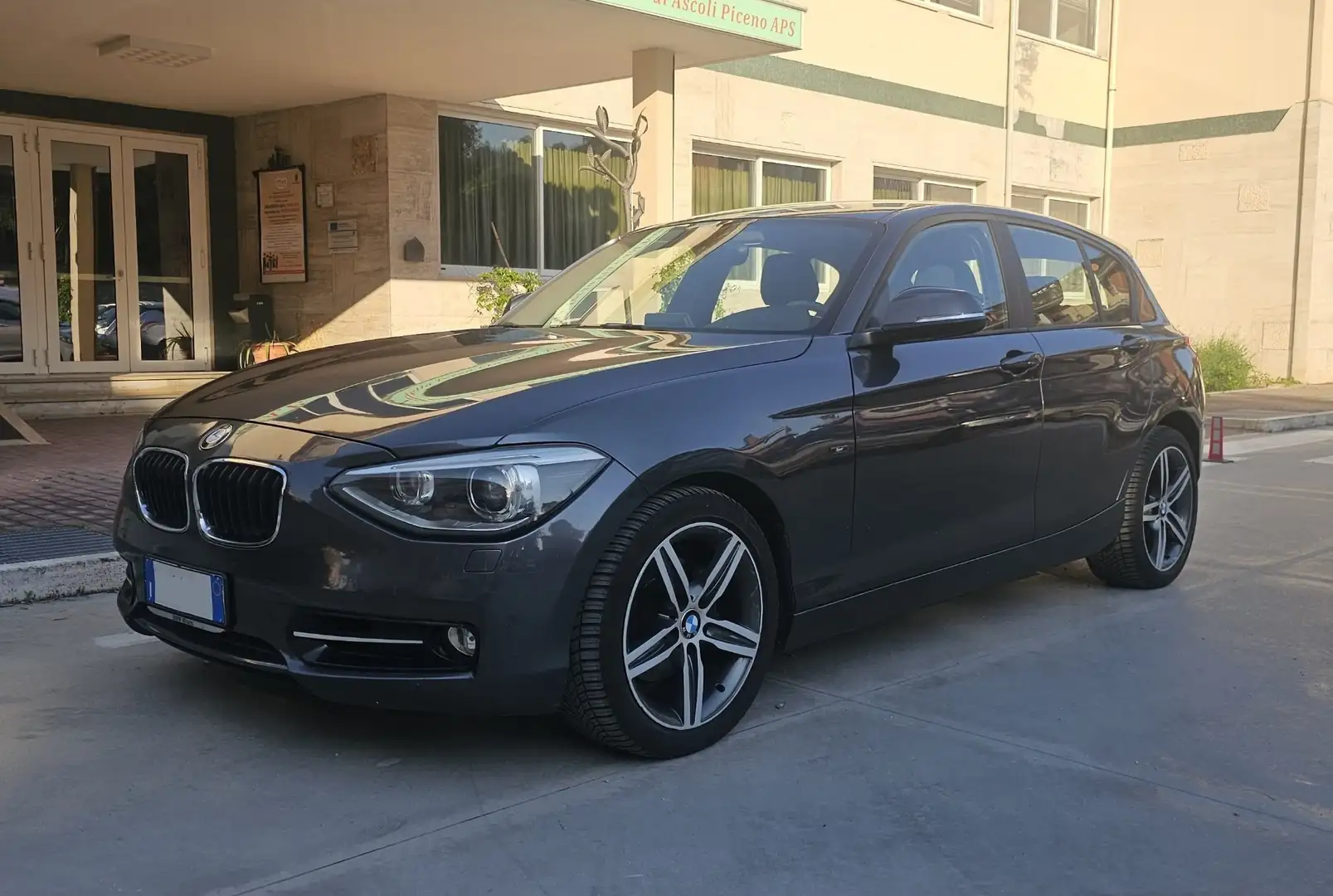BMW 120 120d 5p Sport Grigio - 1