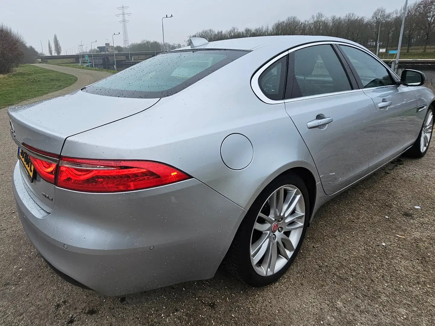 Jaguar XF XF+2.0d+Portfolio Plateado - 2