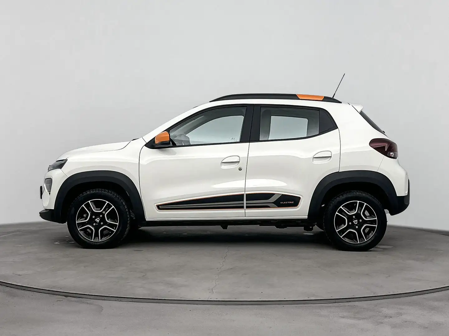 Dacia Spring Comfort Plus 27 kWh 45PK | Navigatie | Leder | Ach Wit - 2