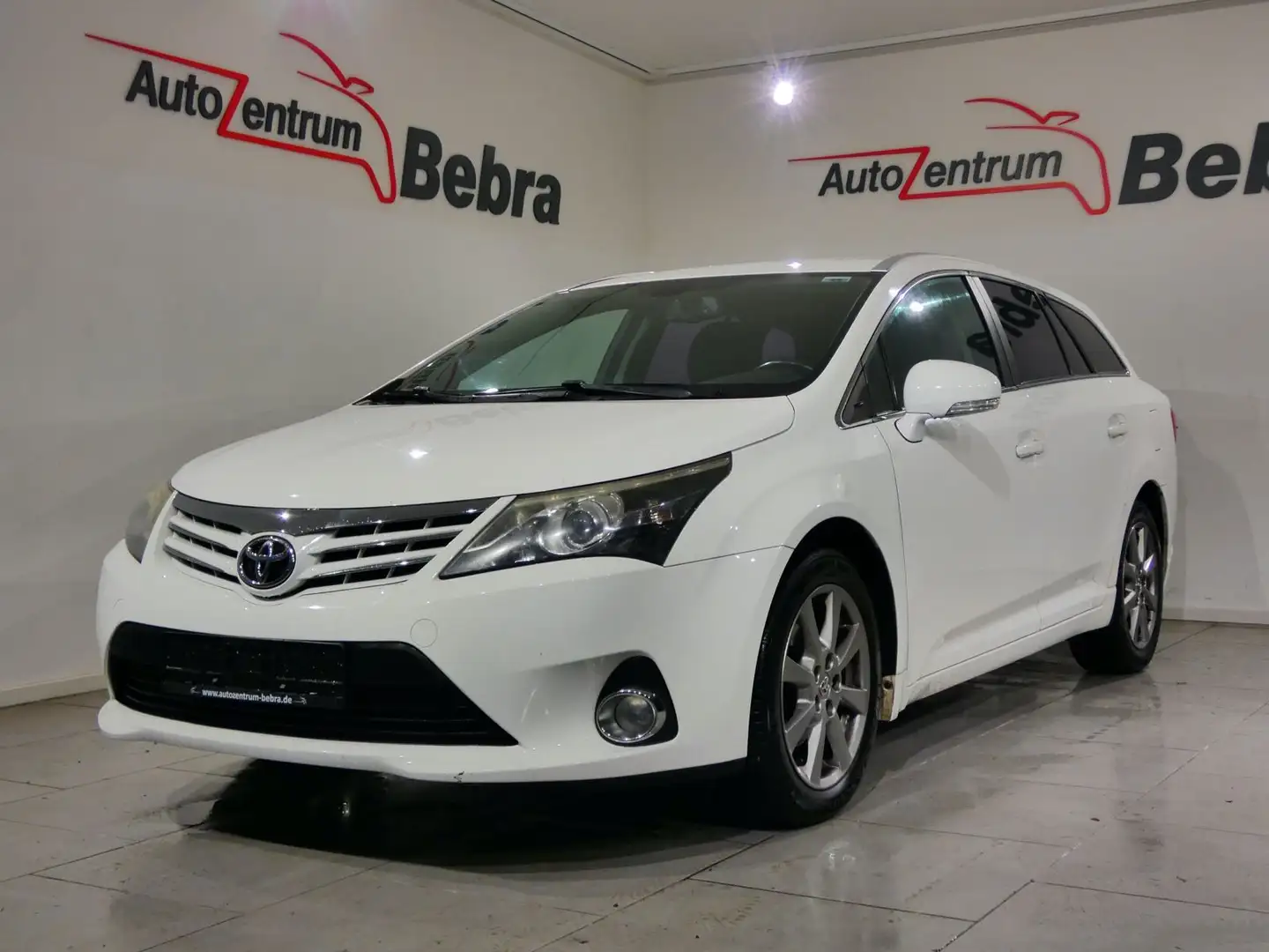 Toyota Avensis Kombi 1.8 Life Xenon/AHK/SHZ/MFL/Tempom. Weiß - 1