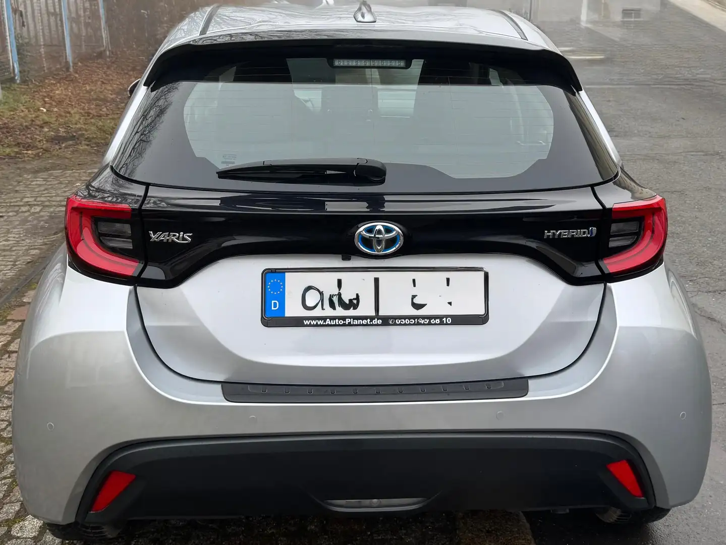 Toyota Yaris Yaris Hybrid 5-Türer Hybrid 1.5 VVT-i Team Deut Silber - 2