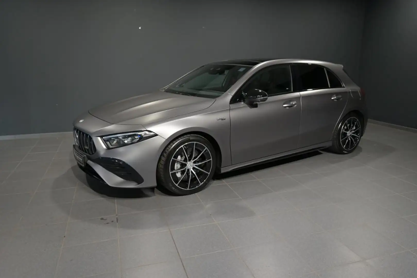 Mercedes-Benz A 35 AMG A 35 4M AMG AMG/DISTRO/PANO/MULTIB/NIGHT/360/SHZ Grau - 1